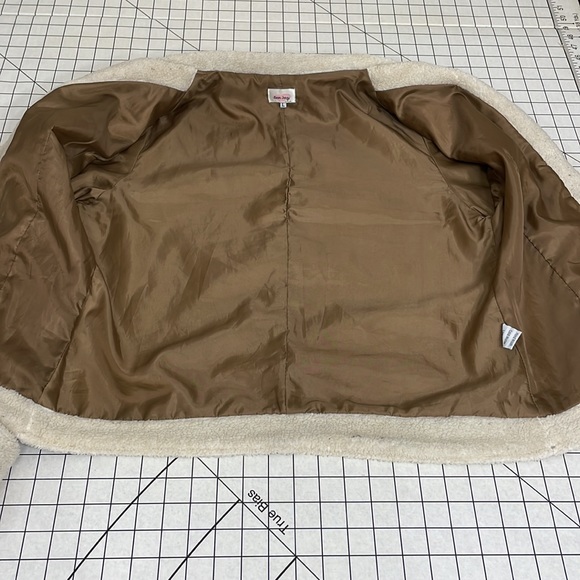 San Joy corduroy cropped camel colored jacket with faux sherpa lining - Picture 8 of 10